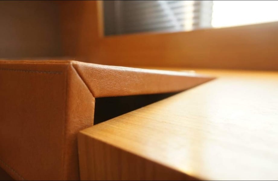 Deri kaplama köşe ve kenar işçiliği detayı